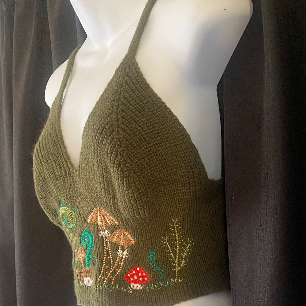 Forest Green Embroidered Knit Crop Top - Picture 4 of 5